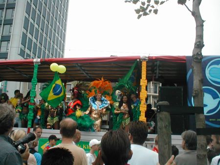 [extra foto's met dank aan Joyce] Rio Parade truck